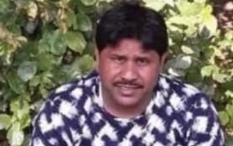 संभल: अर्टिगा कार ने बाइक को रौंदा, शराब दुकान के सेल्समैन की मौत