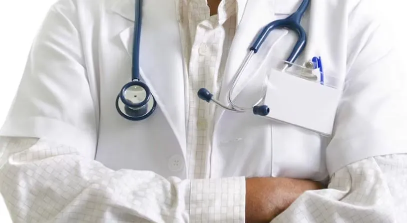 बदायूं: मुड़िया पर तैनाती, मगर डॉक्टर बैठते हैं बिसौली सीएचसी पर...मरीज परेशान