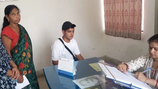 बदायूं: गर्मी में पसीने से बढ़े फंगल इन्फेक्शन, दाद-खाज के मरीजों की लंबी कतार