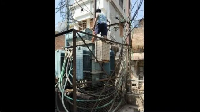 बरेली: गर्मी ने बढ़ाई टेंशन, रोज फुंक रहे तीन ट्रांसफार्मर, बिजली कटौती से लोग बेहाल