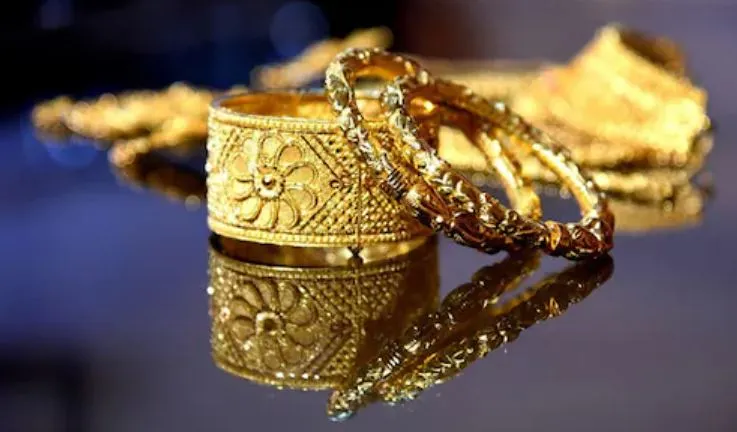 Bareilly: सोना की कीमत में आया उछाल, एक लाख के पार, ग्राहक खींच रहे हाथ