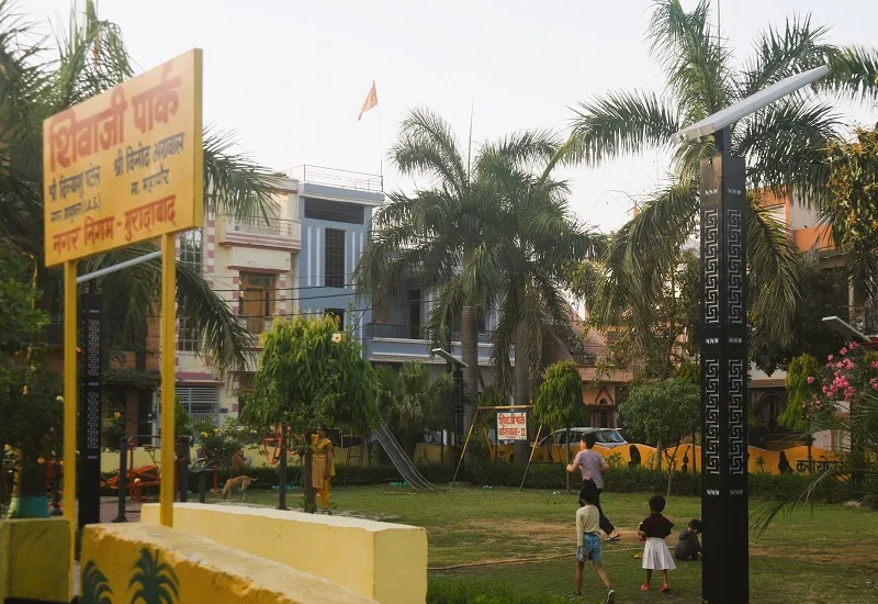 मुरादाबाद : सोलर लाइट से जगमगा रहे नगर निगम के कार्यालय व पार्क, काम लगभग आखिरी चरण में