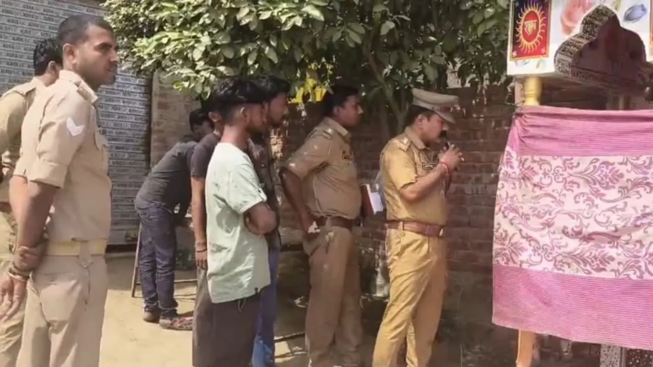 अराजक तत्वों ने मंदिर में स्थापित मूर्तियों को किया खंडित, गांव के लोगों में रोष, मौके पर पुलिस तैनात