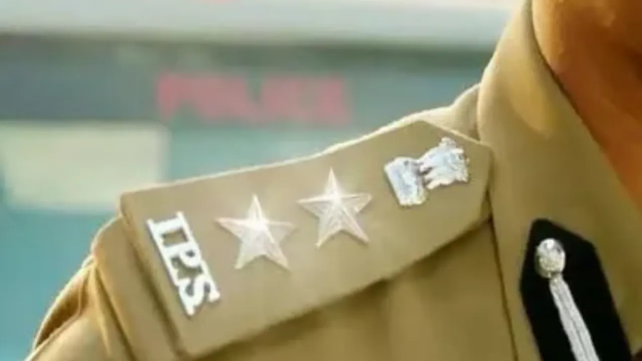 यूपी में फिर चली तबादला एक्सप्रेस, 11 IPS अधिकारियों का हुआ ट्रांसफर