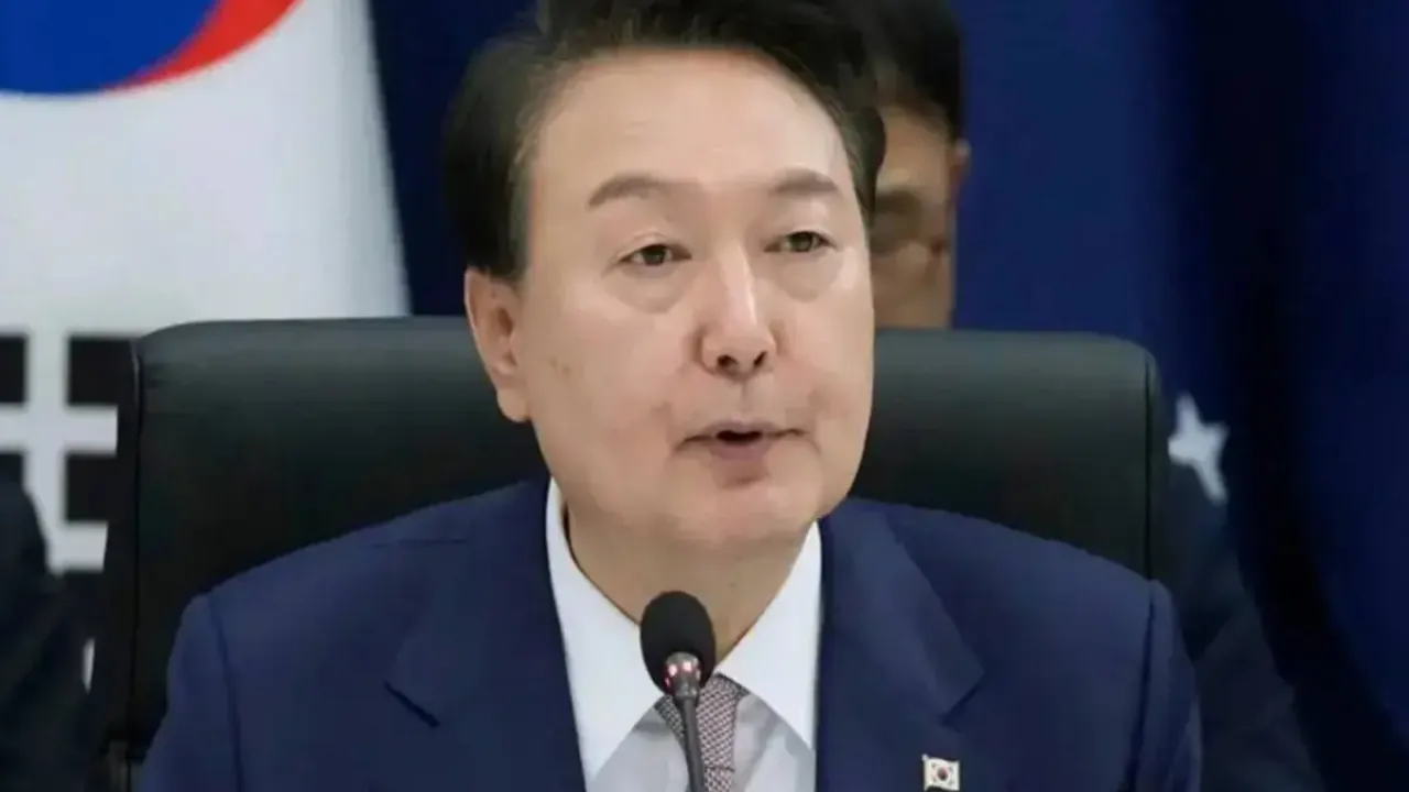 दक्षिण कोरिया के राष्ट्रपति पद से हटाए गए Yoon Suk Yeol, अदालत ने दी मंज़ूरी, जानें पूरा मामला