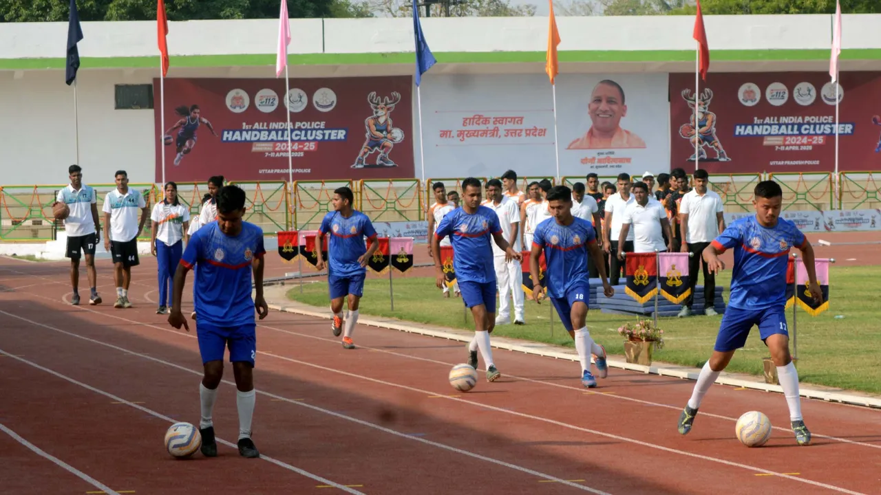 बास्केटबाल में शानदार प्रदर्शन कर यूपी टीम ने जीत से किया आगाज, प्रथम ऑल इंडिया पुलिस हैंडबाल क्लस्टर का आयोजन