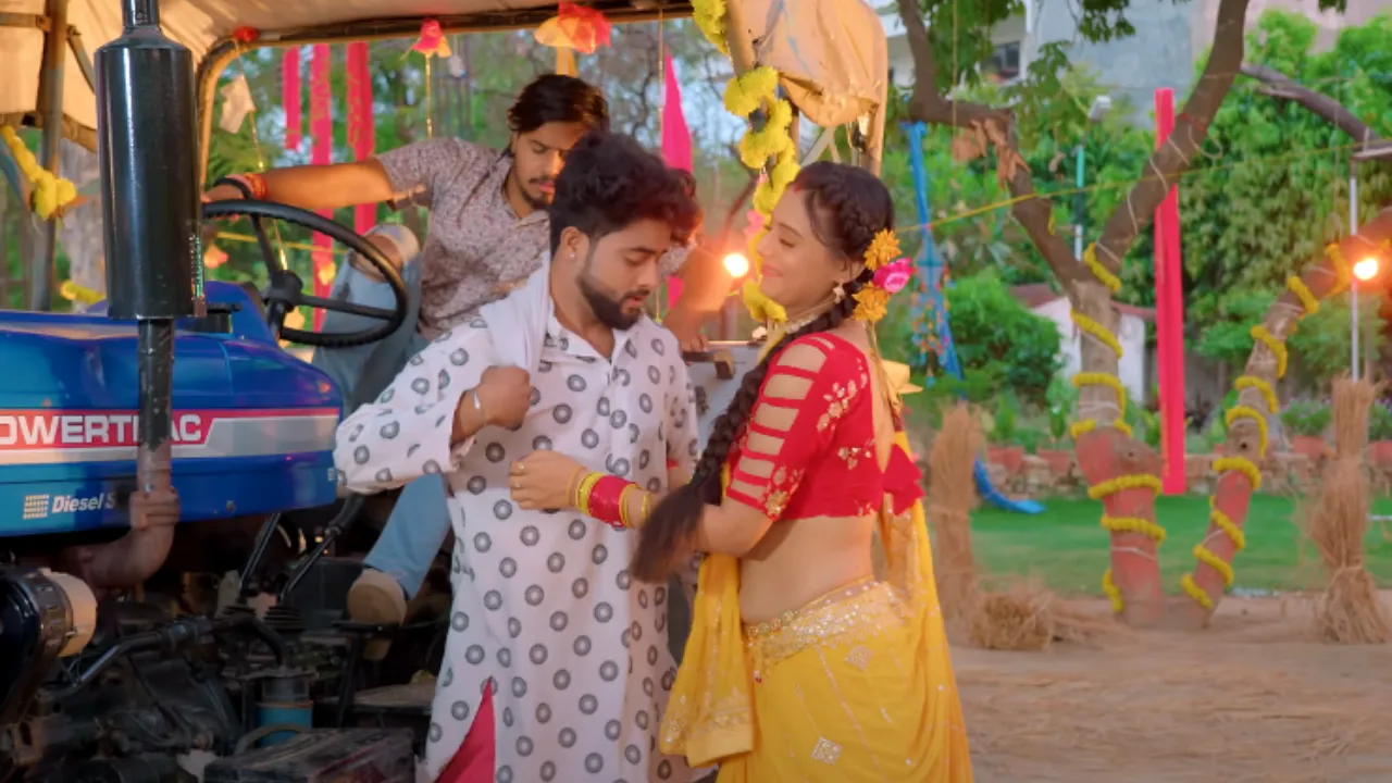 खुशी कक्कड़ और काजल त्रिपाठी की 'गर्मी बेशर्मी' ने बढ़ाया लोगों का पारा