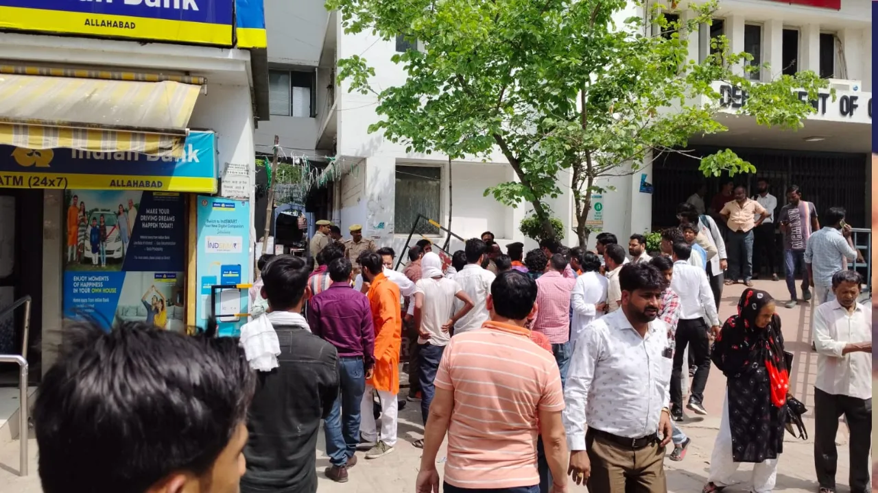 लखनऊ: KGMU में डॉक्टरों पर हमला, अवैध कब्जा हटाने पहुंची थी टीम, अतिक्रमण हटाने की कार्रवाई शुरू