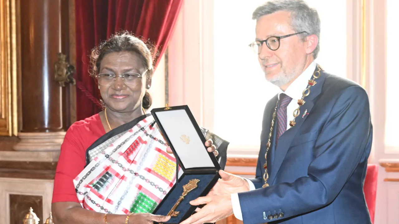  पुर्तगाल की धरती पर भारत का बजा डंका, ‘सिटी की ऑफ ऑनर’ से सम्मानित हुई राष्ट्रपति द्रौपदी मुर्मू