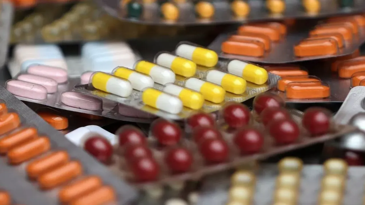 लखनऊः अधिकारी दबाए बैठे सेक्सोलॉजिस्ट की दवाओं की जांच रिपोर्ट, स्टेरॉयड की मिलावट की हुई थी शिकायत