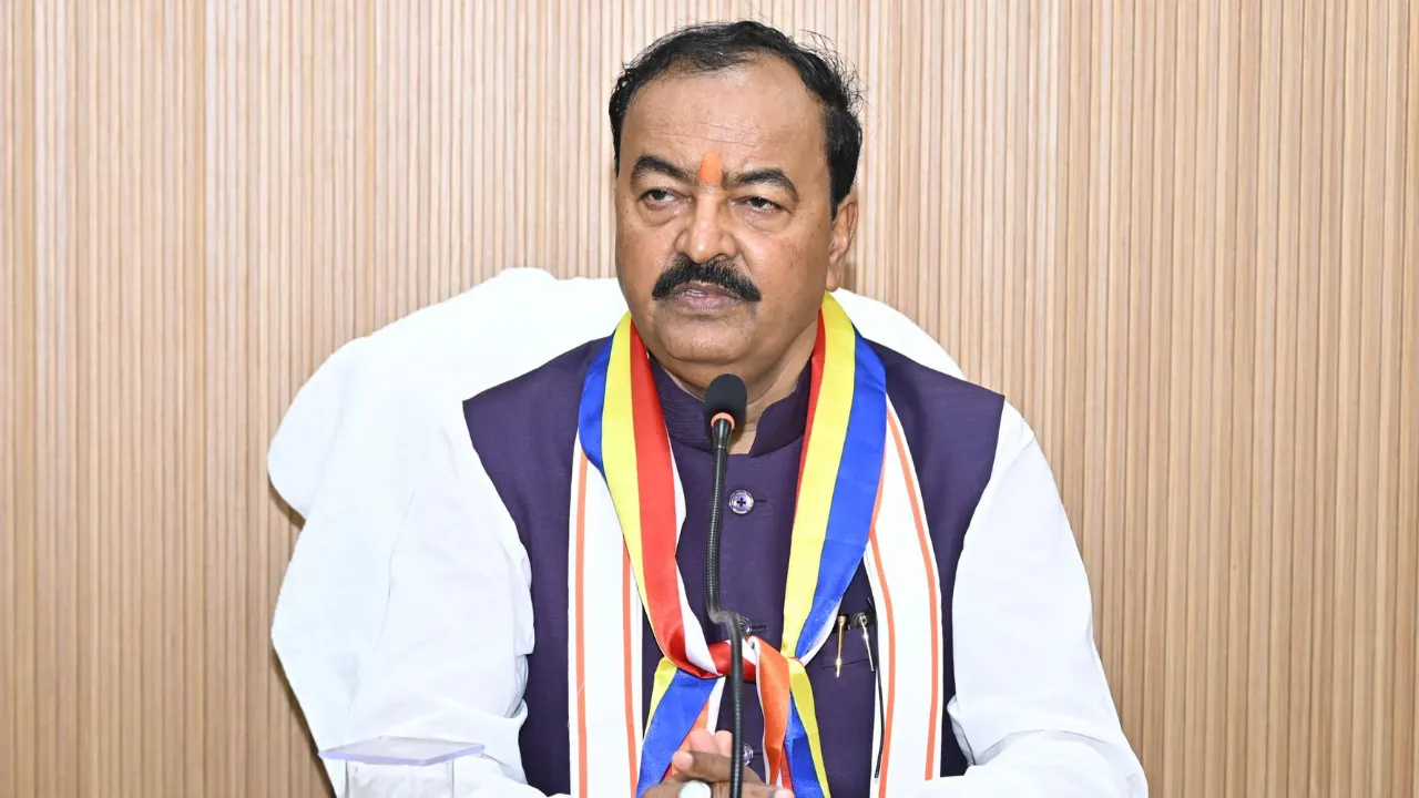 मुस्लिम तुष्टिकरण की राजनीति करते-करते खुद ‘पंक्चर’ हुई कांग्रेस, केशव प्रसाद मौर्य ने किया कटाक्ष