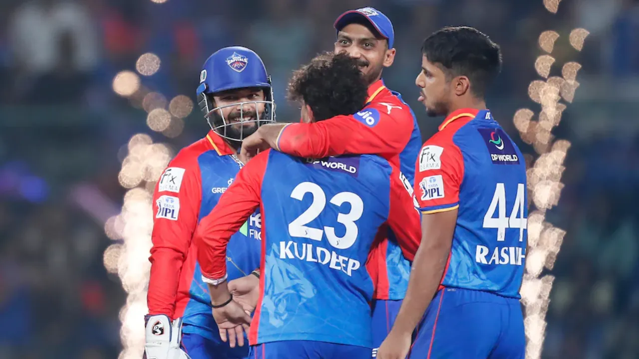 IPL 2025: दिल्ली को लगा चौथा बड़ा झटका,  सिराज ने स्टब्स को दिखाया पवेलियन का रास्ता