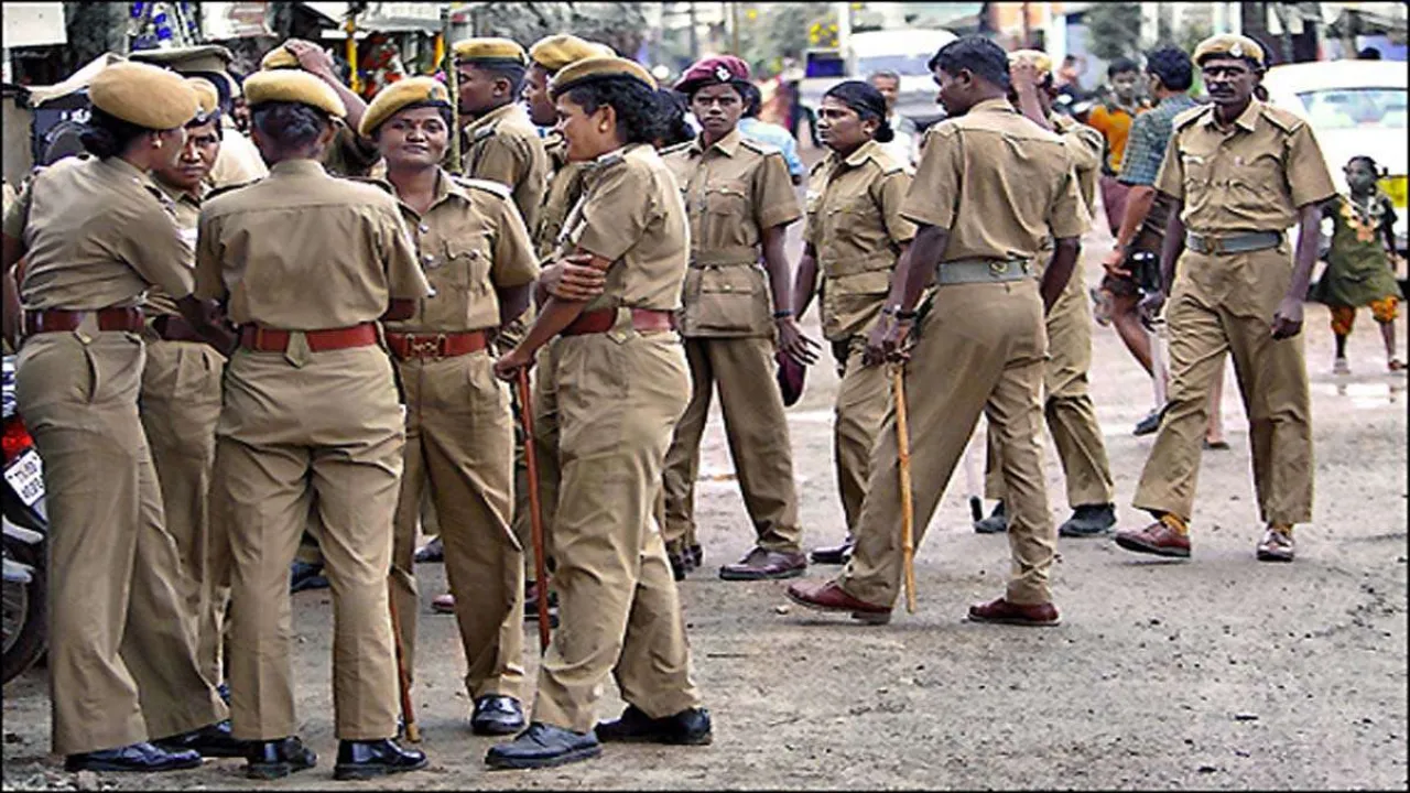 पुलिस विभाग में 2.4 लाख में से 960 महिलाएं ही हैं IPS, बाकी 90% जूनियर रैंक पर कार्यरत, UP को लेकर भी हुए चौंकाने वाले खुलासे, पढ़े पूरी रिपोर्ट