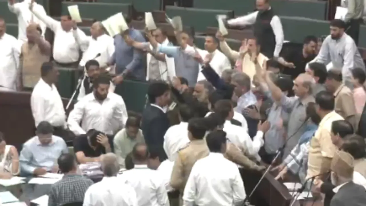 'काला कानून वापस लो...'वक्फ विधेयक को लेकर जम्मू-कश्मीर विधानसभा में नेकां विधायकों ने खूब किया हंगामा