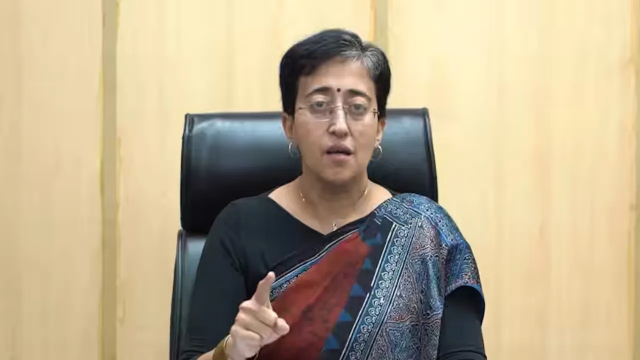 मनमानी पर उतरे निजी स्कूल, आतिशी ने दिया सीएम रेखा गुप्ता को चैलेंज, कहा- सीएजी से स्कूलों का ऑडिट कराएं