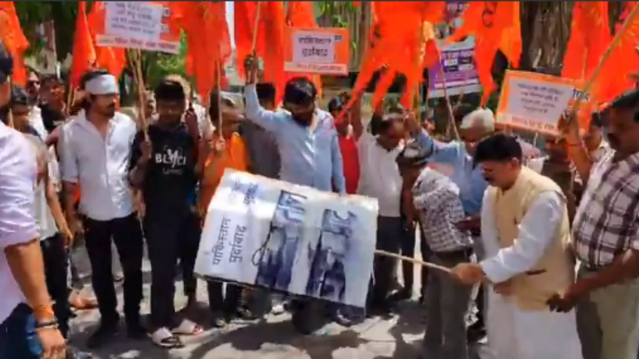 लखनऊः पहलगाम आतंकवादी हमले के विरोध में जगह-जगह हुआ प्रदर्शन, प्रधानमंत्री का कानपुर दौरा स्थगित 