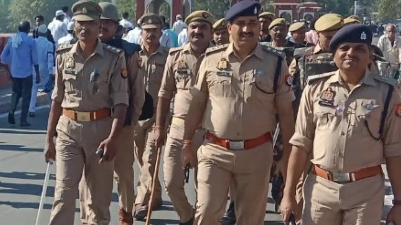 Waqf Amendment Bill: सड़को से लेकर सोशल मीडिया तक प्रशासन एक्टिव, वक्फ संशोधन बिल पेश को लेकर यूपी में हाई अलर्ट 