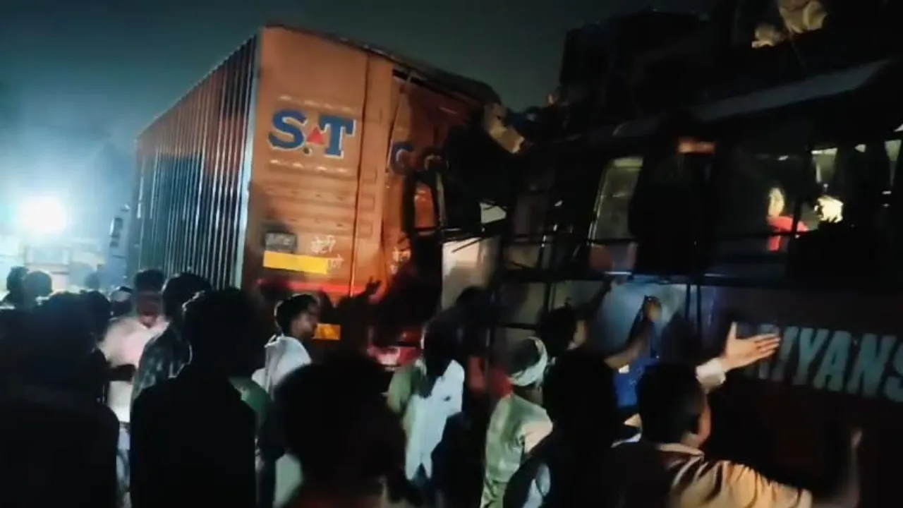 लखनऊ-अयोध्या हाईवे पर भीषण सड़क हादसा, नशे में धुत ड्राइवर ने बस कंटेनर से भिड़ाई, कई घायल