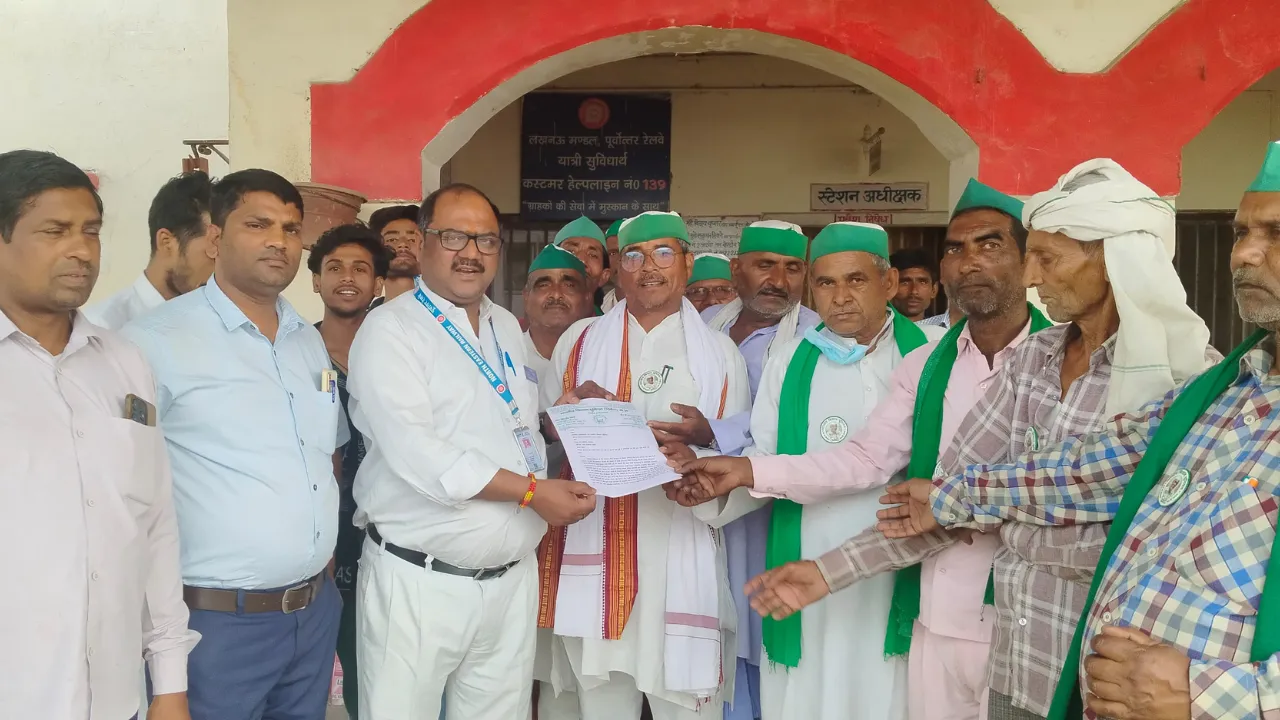 ट्रेनों के ठहराव की मांग को लेकर व्यापारी और किसान आंदोलित, कहा- मांगे पूरी न करने पर जन आंदोलन और चक्का जाम करने को होंगे विवश