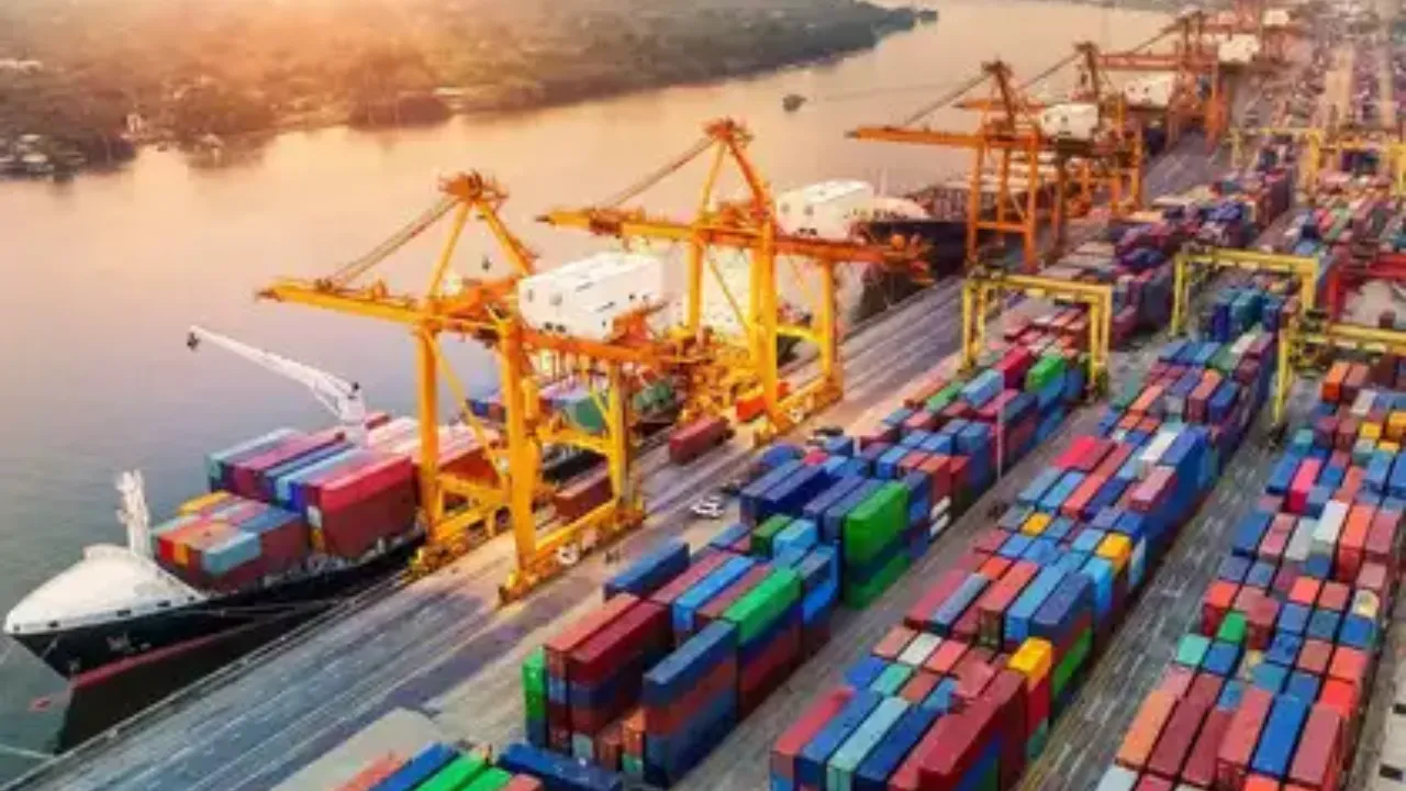 चीन पर दिखा ट्रंप के टैरिफ का असर, अप्रैल में आई निर्यात ऑर्डर में गिरावट