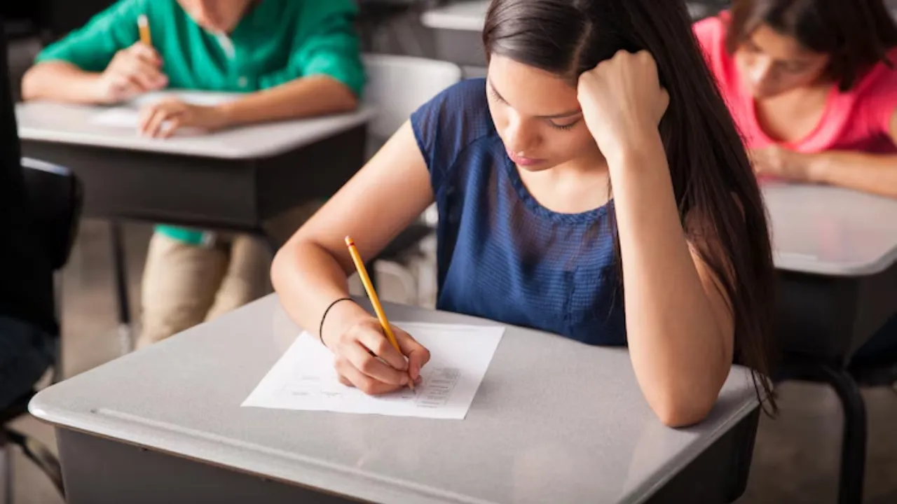 JEE Mains 2025: जेईई परीक्षा को लेकर स्टूडेंट्स और एक्सपर्ट का दावा, एग्जाम में पूछे गए 9 प्रश्न गलत, NTA सवालों के घेरे में 