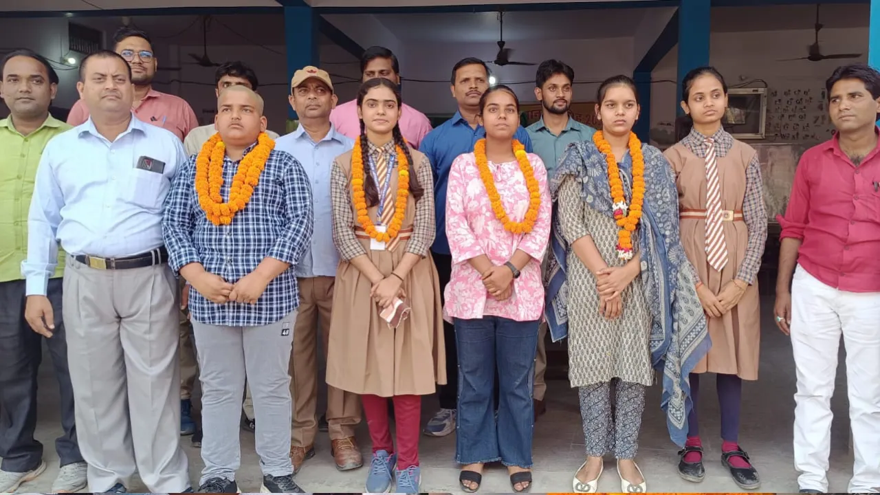 UP Board Result 2025: गोंडा में 96 प्रतिशत के साथ हाईस्कूल के अनिमेष सिंह ने किया टॉप, इंटरमीडिएट में अभिजीत मौर्य रहे जिले के टॉपर
