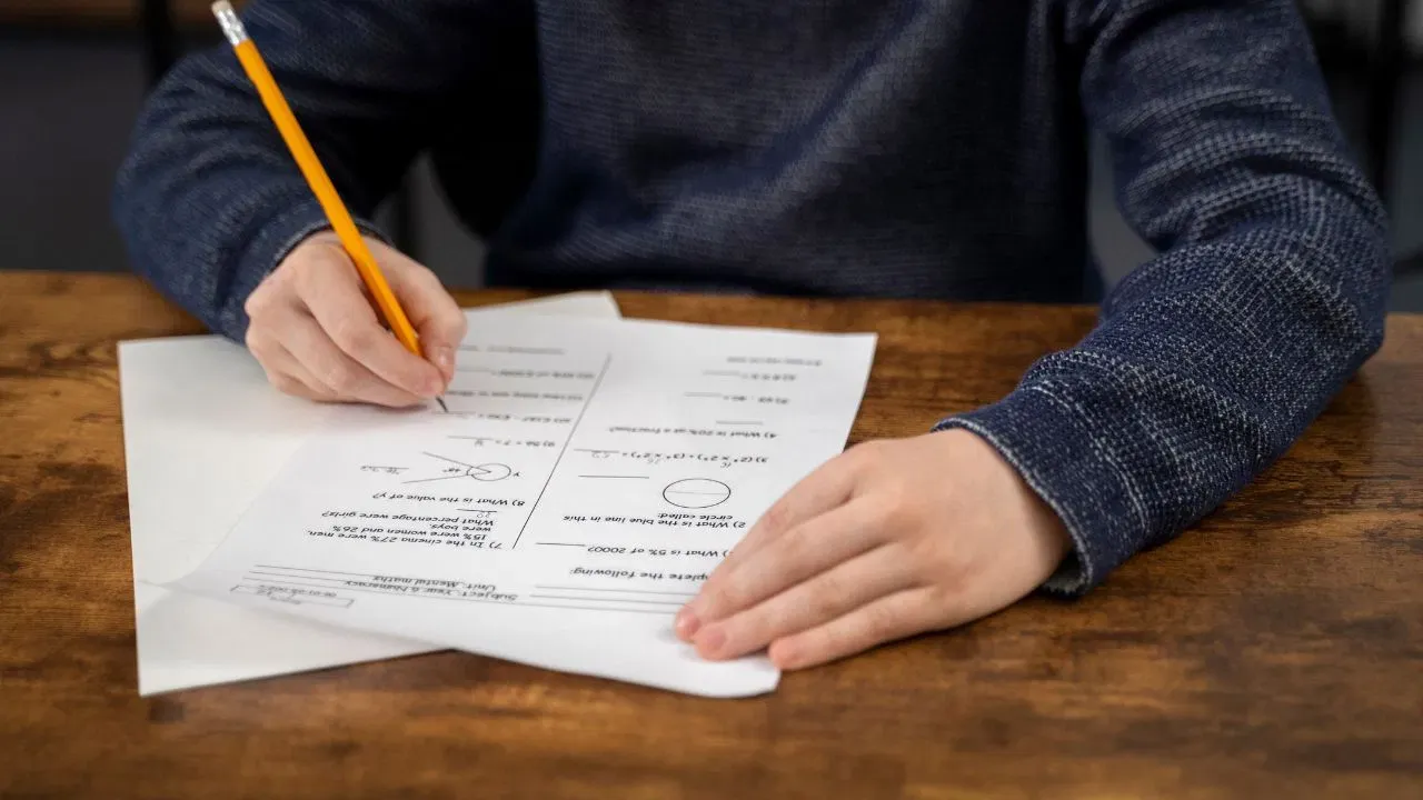 UPPSC Exam: 75 जिलों में होगी RO, ARO की परीक्षा, 10 लाख से अधिक अभ्यर्थी देंगे परीक्षा