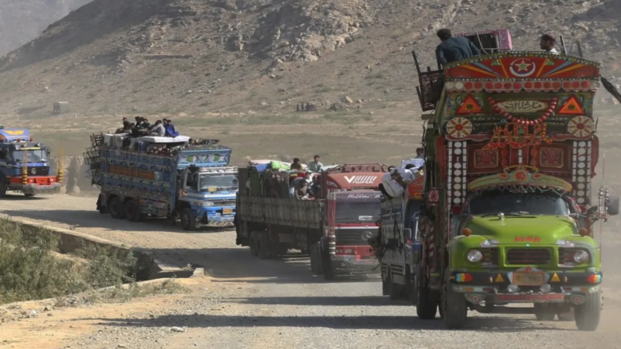 8 लाख से अधिक नागरिकों ने छोड़ा पाकिस्तान... पलायन जारी, जानें वजह