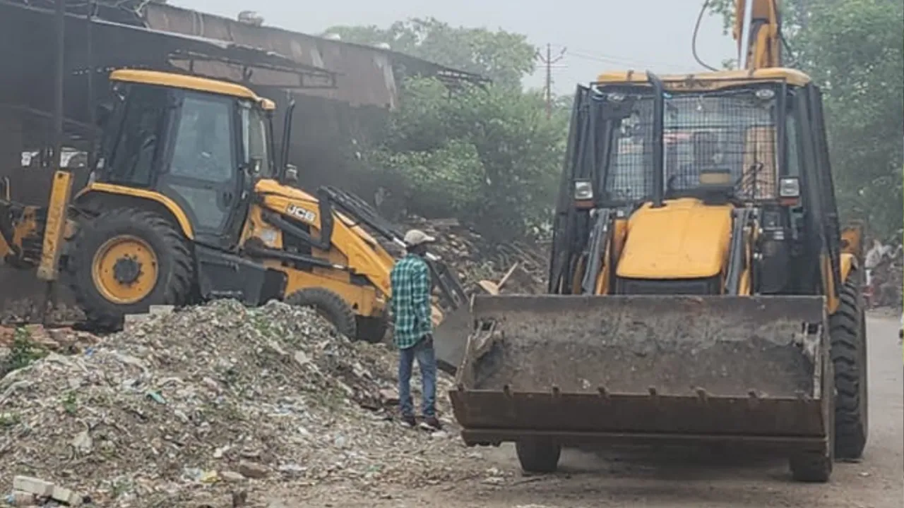 लखनऊः ऐशबाग में चलेगा बाबा का बुलडोजर, अवैध निर्माण किए जाएंगे ध्वस्त 