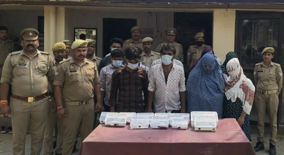 Bareilly: मसाज पार्लर की आड़ में चल रहे सेक्स रैकेट का भंडाफोड़, CA का बेटा समेत 15 गिरफ्तार