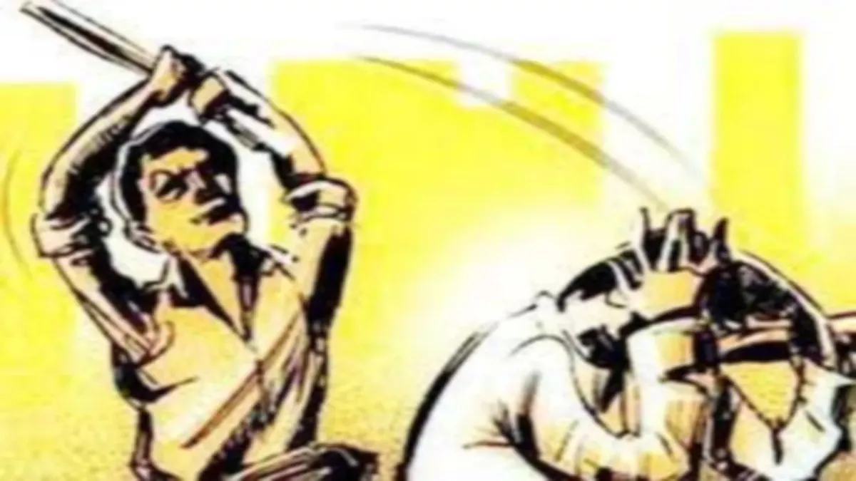 घर घुसे नशेड़ी, बहू से बदसलूकी, परिवार पर पत्थर और दराती से हमला     