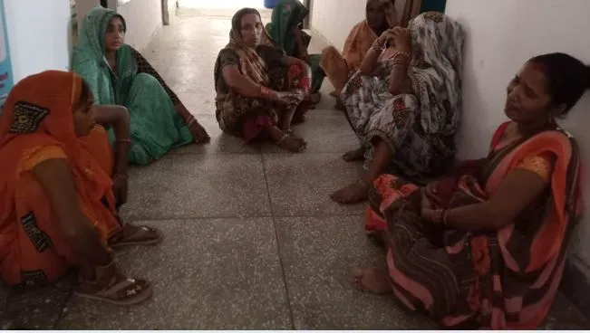 पीलीभीत: मरा बच्चा पैदा हुआ तो परिजनों ने किया हंगामा...प्रसव के दौरान लापरवाही का आरोप