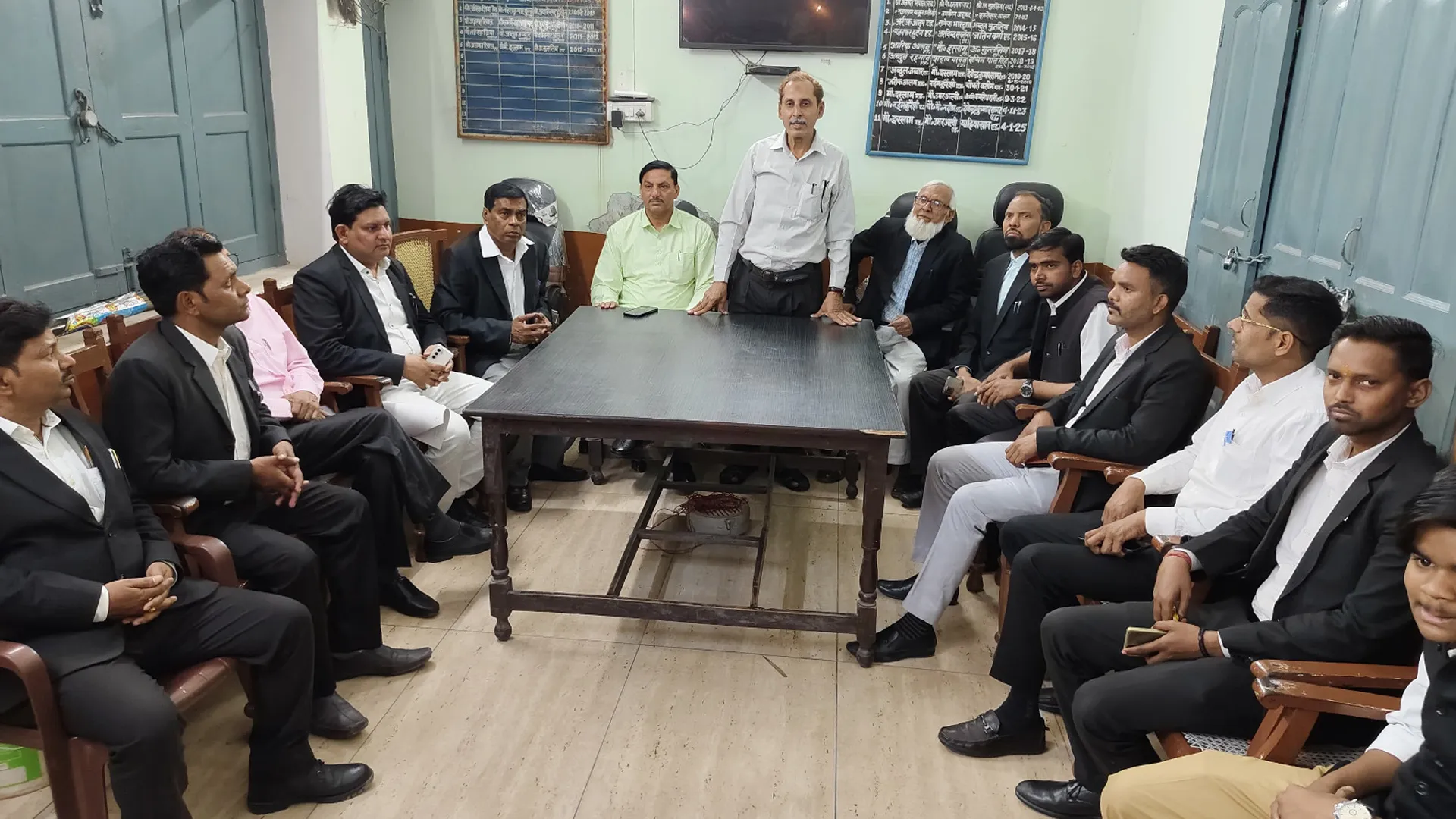 संभल : जामा मस्जिद कमेटी के सदर जफर अली के बेटे व परिजनों को पुलिस ने किया पाबंद