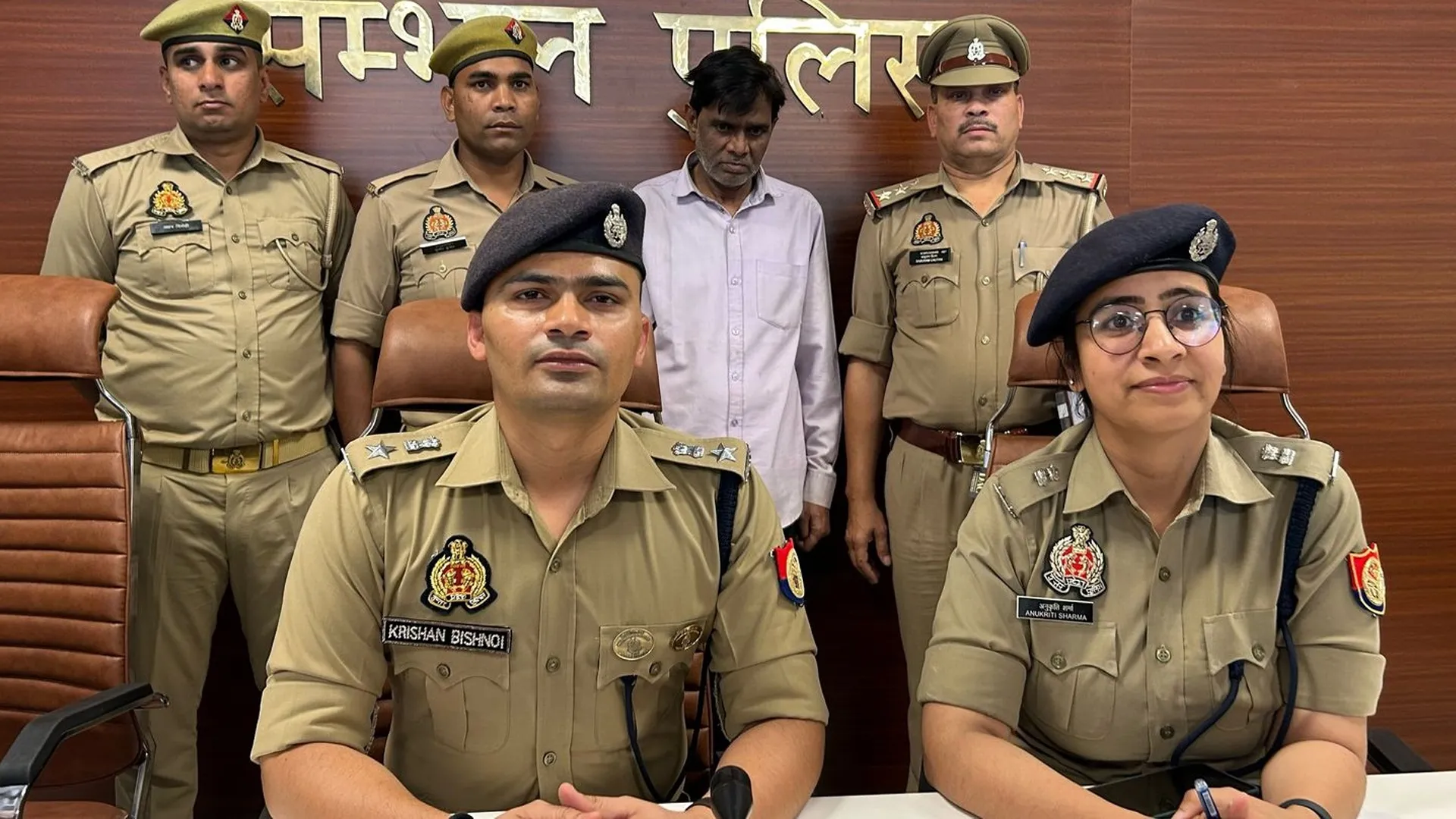 संभल : धनवर्षा के नाम पर युवतियों के शोषण में शामिल मथुरा यूनिवर्सिटी का प्रोफेसर गिरफ्तार