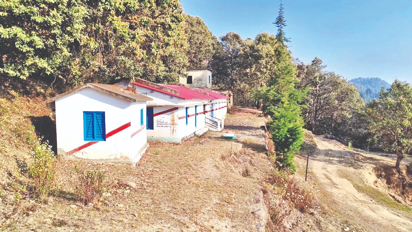 ओखलकांडा के दो विद्यालय बंद, अभिभावक परेशान