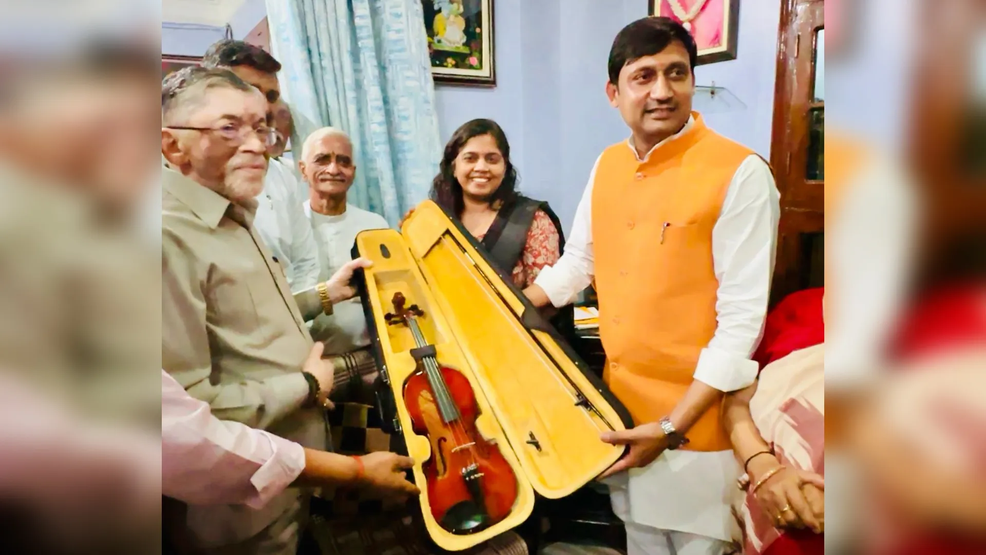 रामपुर पहुंचे झारखंड के राज्यपाल संतोष गंगवार का भाजपा नेताओं ने किया स्वागत