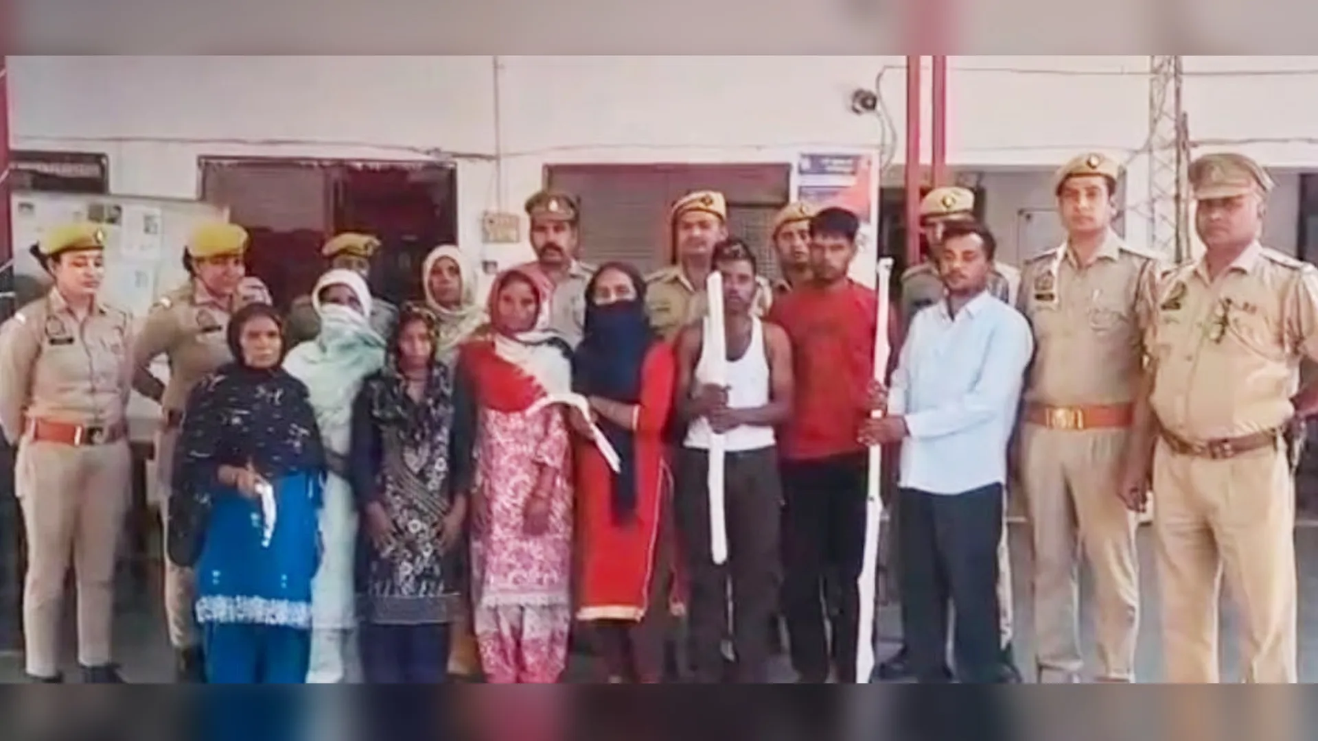 बदायूं: सिपाही से मारपीट करने की 6 आरोपी महिलाओं समेत 9 गिरफ्तार