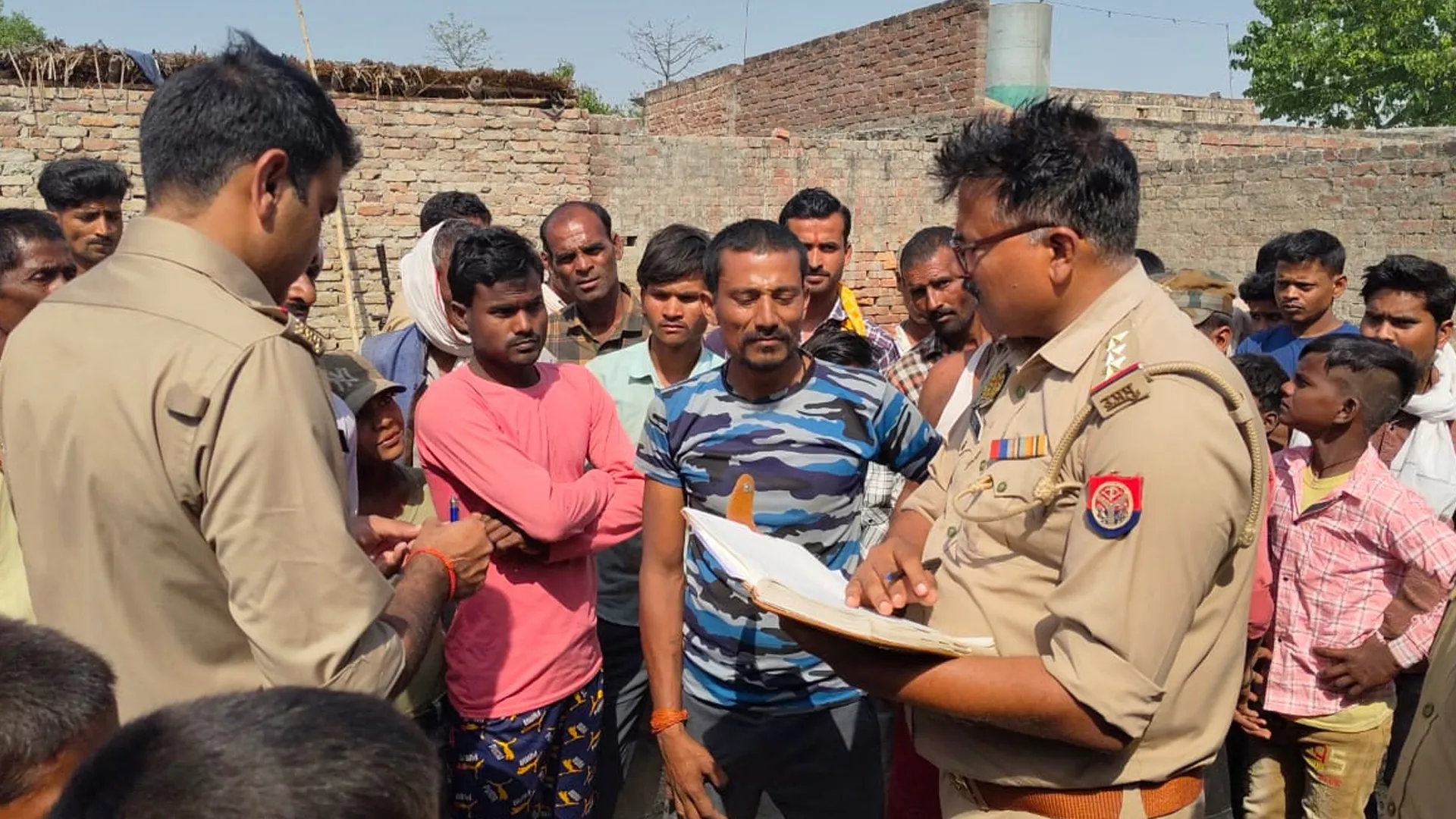 लखीमपुर खीरी: खेत में लगे कटीले तारों में उलझकर बाइक सवार की गर्दन कटने से मौत