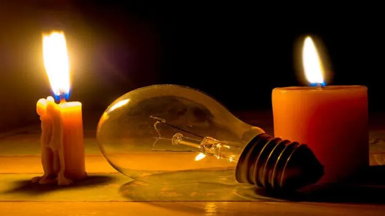 शाहजहांपुर: बिजली विभाग के दावे फेल, हर घंटे हो रही ट्रिपिंग से उपभोक्ता परेशान 