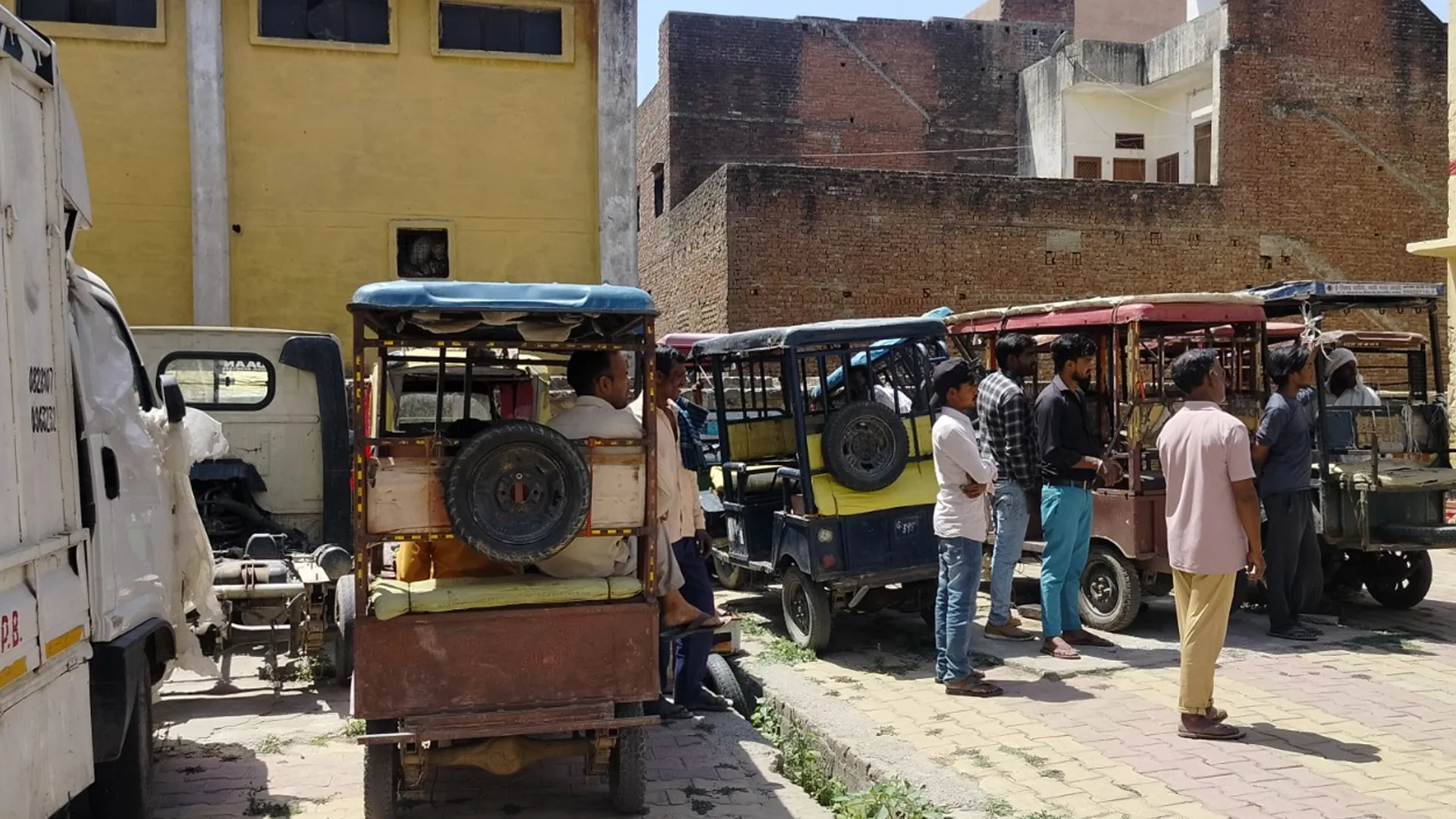 कासगंज: 4900 ई-रिक्शा में से आधे ही पंजीकृत...अभियान चला तो चालकों में खलबली