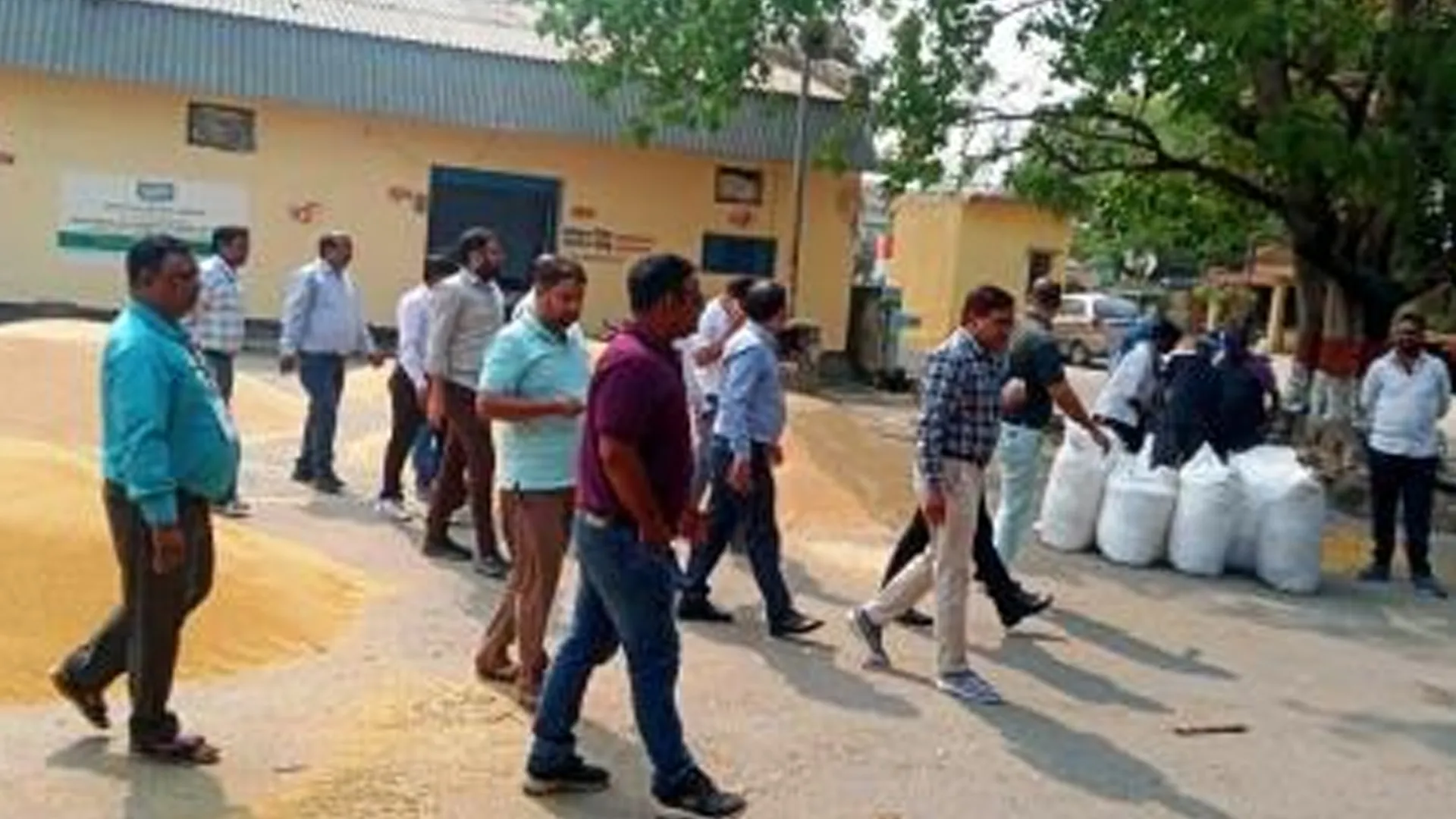 पीलीभीत : आखिर क्यों कम हो रही गेहूं खरीद, केंद्रीय टीम ने परखीं व्यवस्थाएं