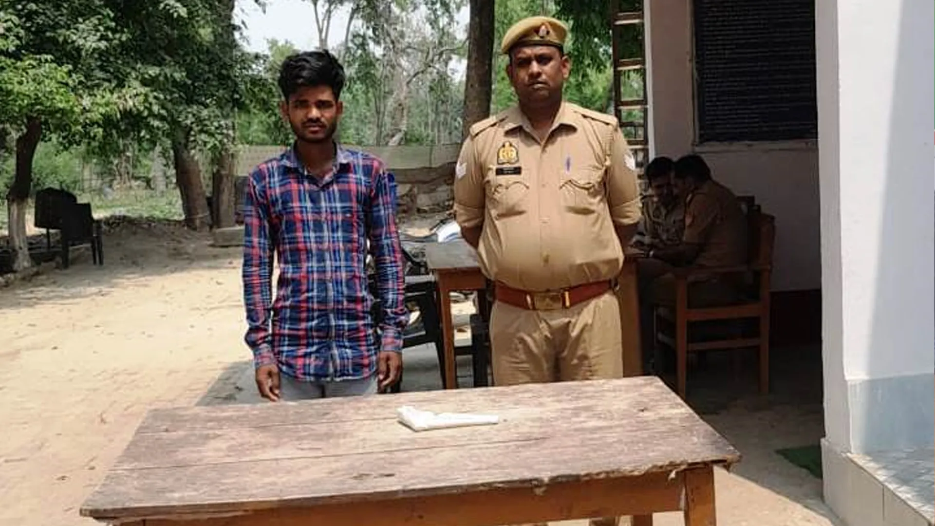 लखीमपुर खीरी: मेड़ के विवाद में पिता-पुत्र ने फायरिंग कर फैलाई दहशत...बेटा गिरफ्तार