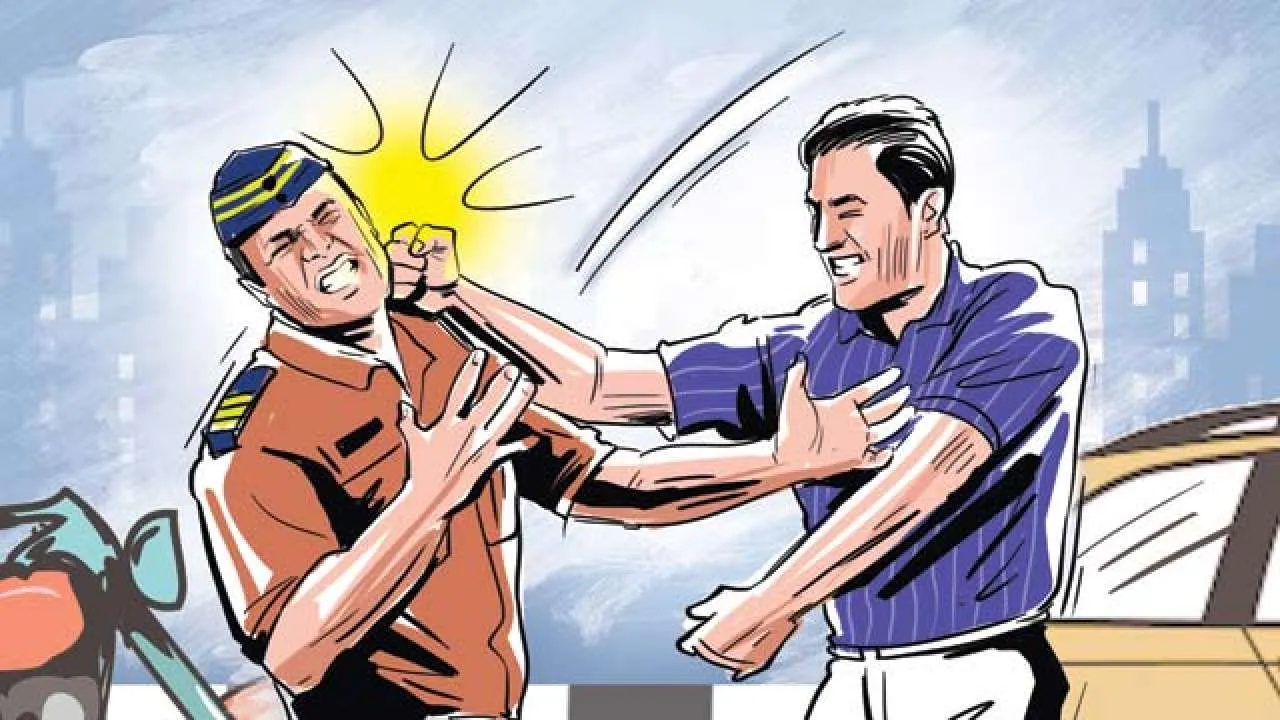 Bareilly: मुकदमे की जांच करने पहुंचे चौकी इंचार्ज और सिपाही पर लाठी-डंडों से हमला, दो गिरफ्तार