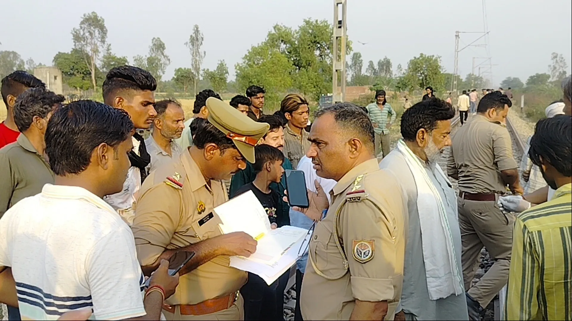 कासगंज: बकरी बचाने की कोशिश में ट्रेन से कटकर महिला की मौत