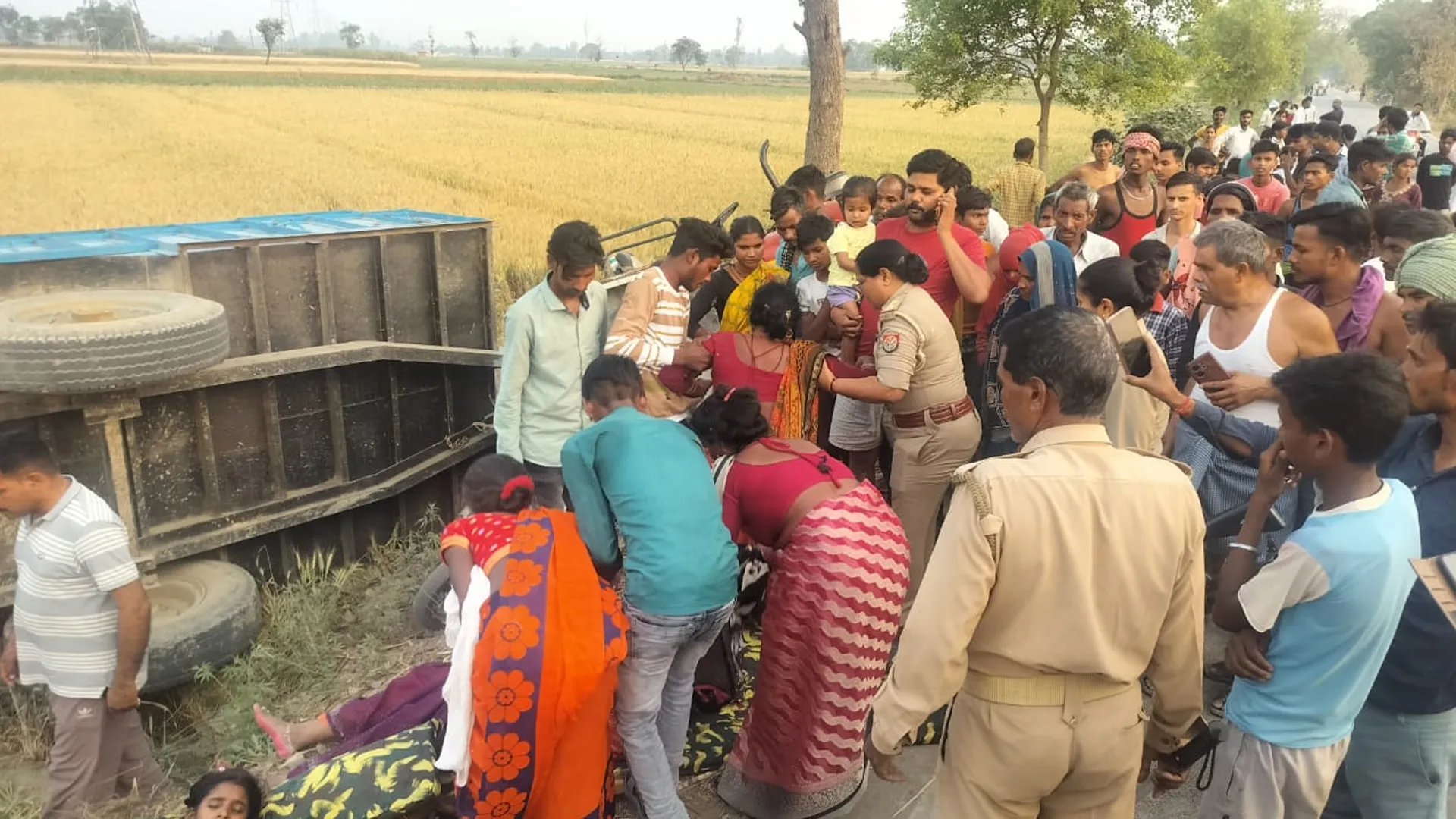 लखीमपुर खीरी: मुंडन संस्कार से लौटते वक्त ट्रैक्टर-ट्राली पलटने से 12 घायल
