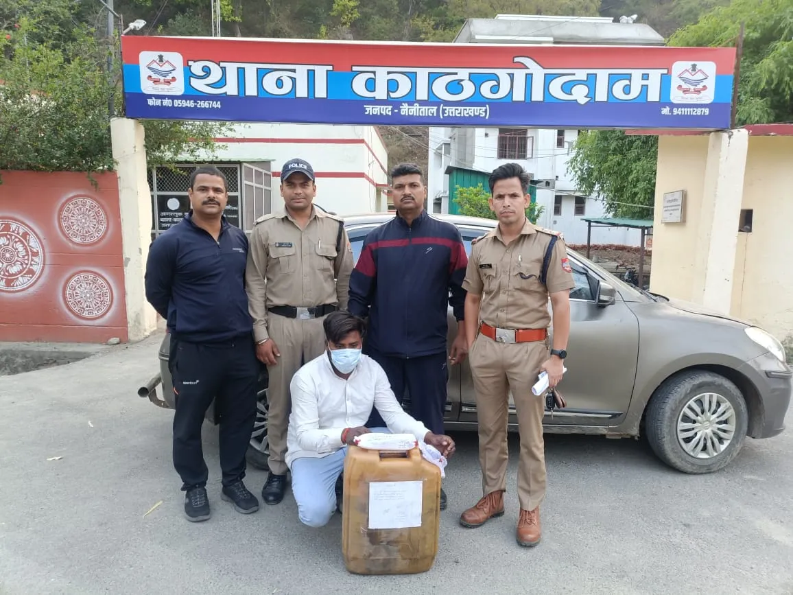 कार सवार तेल चोर के खिलाफ मुकदमा दर्ज     