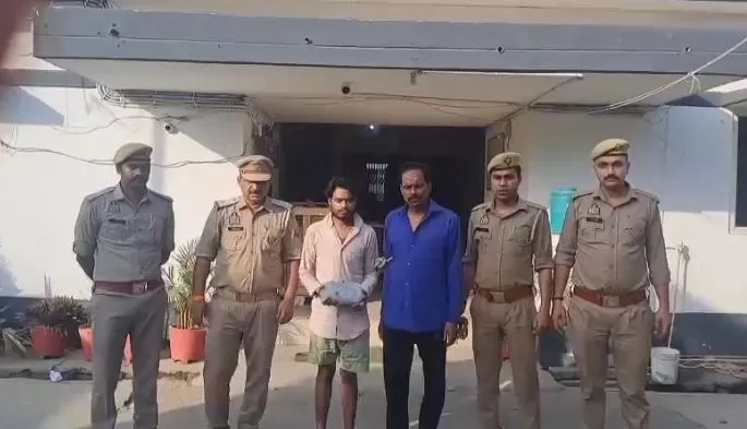 बदायूं: घर के बंटवारे के विवाद में सौतेले भाई की हत्या, फेंकने जा रहे थे शव, पुलिस ने दो को दबोचा