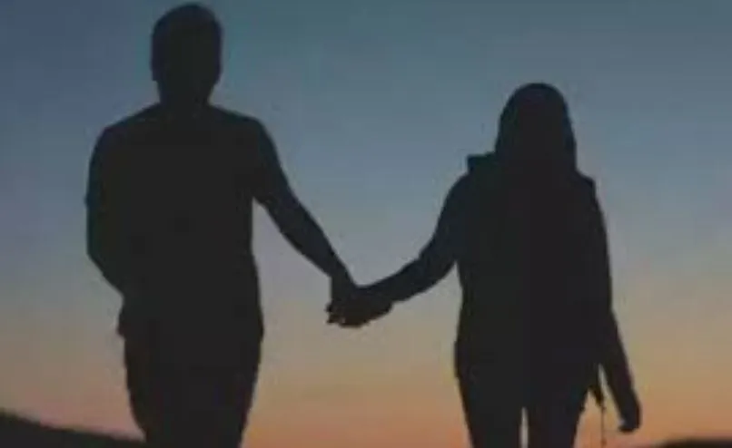 बदायूं: प्यार के बीच आया परिवार तो कपल पहुंच गया थाने, जान को बताया खतरा..सुरक्षा की मांग