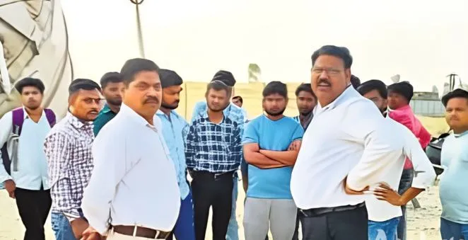 Bareilly: एथेनॉल फैक्ट्री के डीजीएम की दबंगई, दो कर्मियों को बंधक बनाकर पीटा