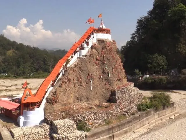 नदी के बीचोंबीच मां गर्जिया का 'चमत्कारी मंदिर', होती है हर मुराद पूरी